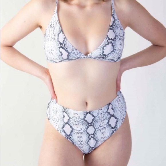 Snakeskin Bikini Bottoms🐍 - Picture 5 of 5